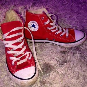 Women’s red High top Converse